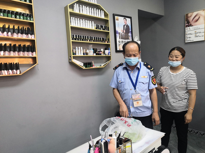 播州區(qū)市場監(jiān)管局強(qiáng)化監(jiān)管，專項(xiàng)檢查覆蓋不合格化妝品與服裝銷售